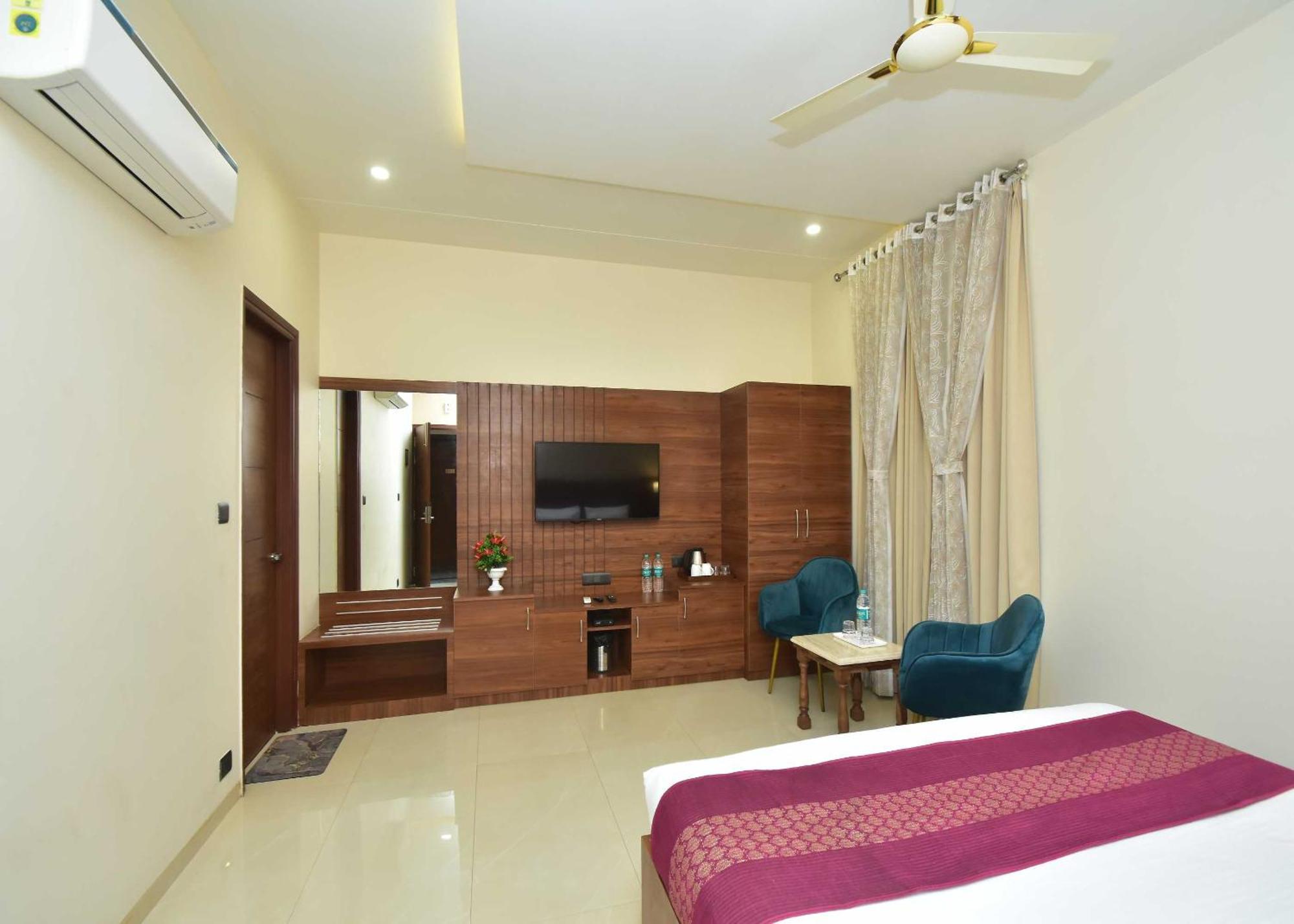 Hotel Shyamleela Khātu Kültér fotó