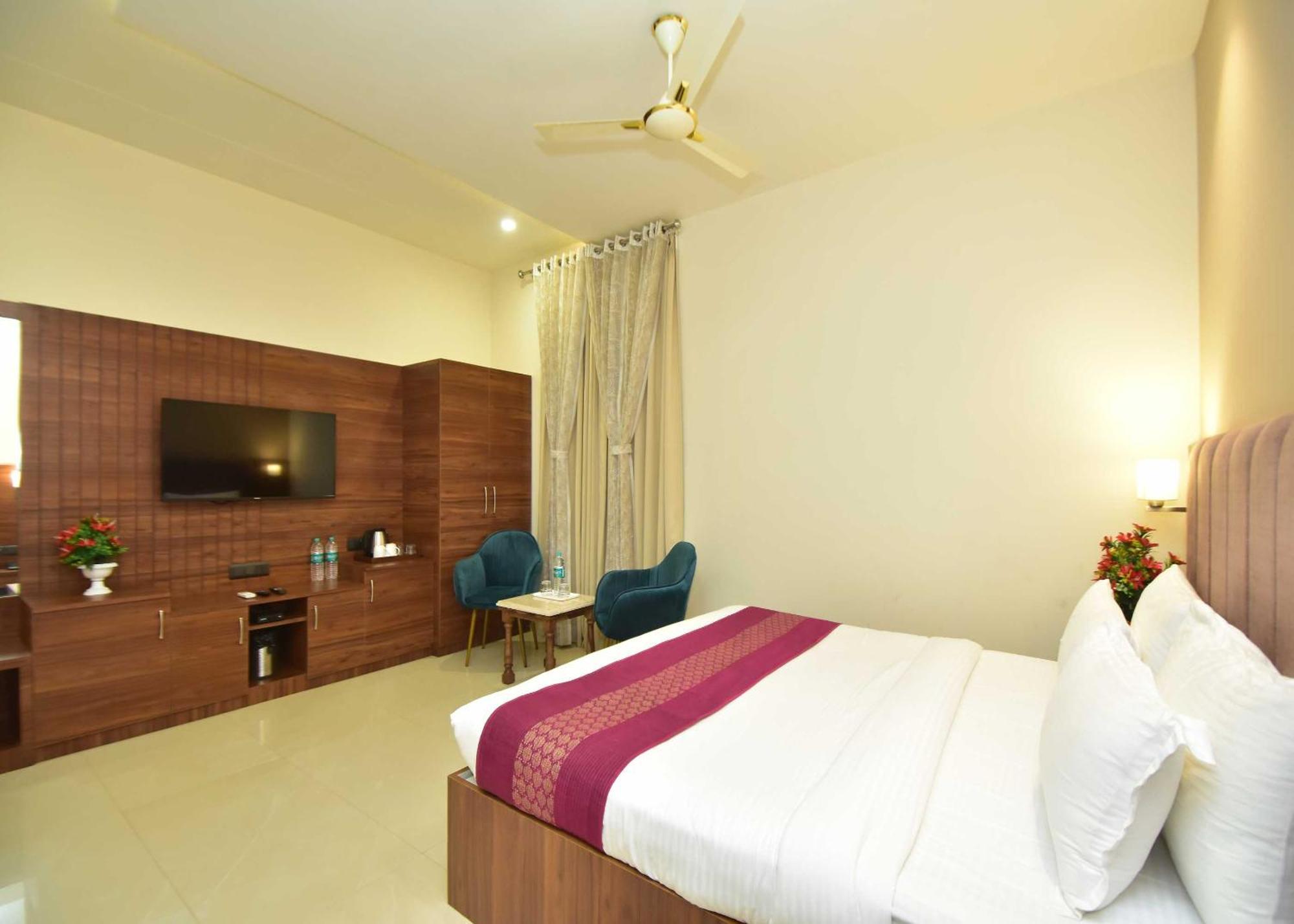 Hotel Shyamleela Khātu Kültér fotó