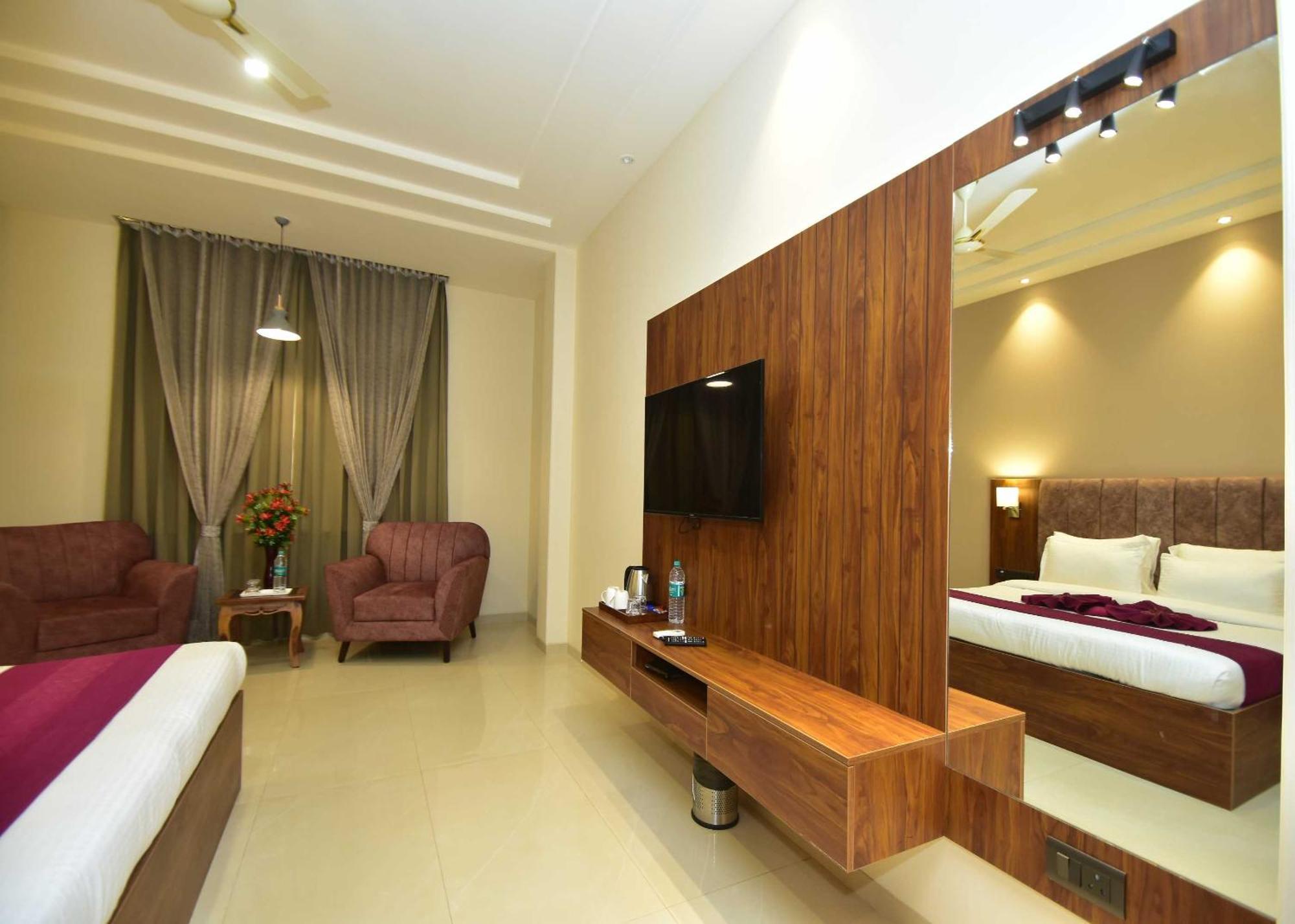Hotel Shyamleela Khātu Kültér fotó