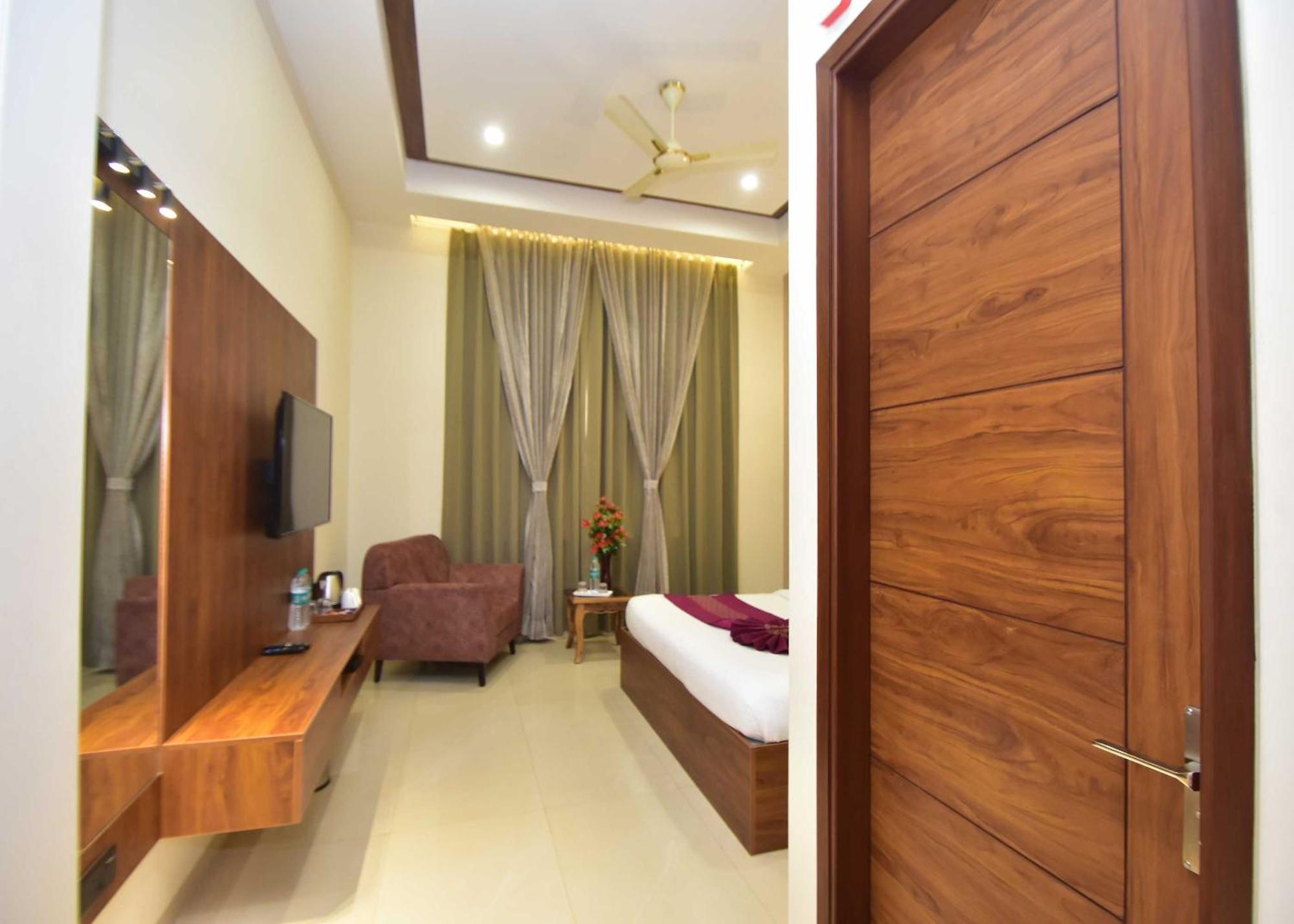 Hotel Shyamleela Khātu Kültér fotó
