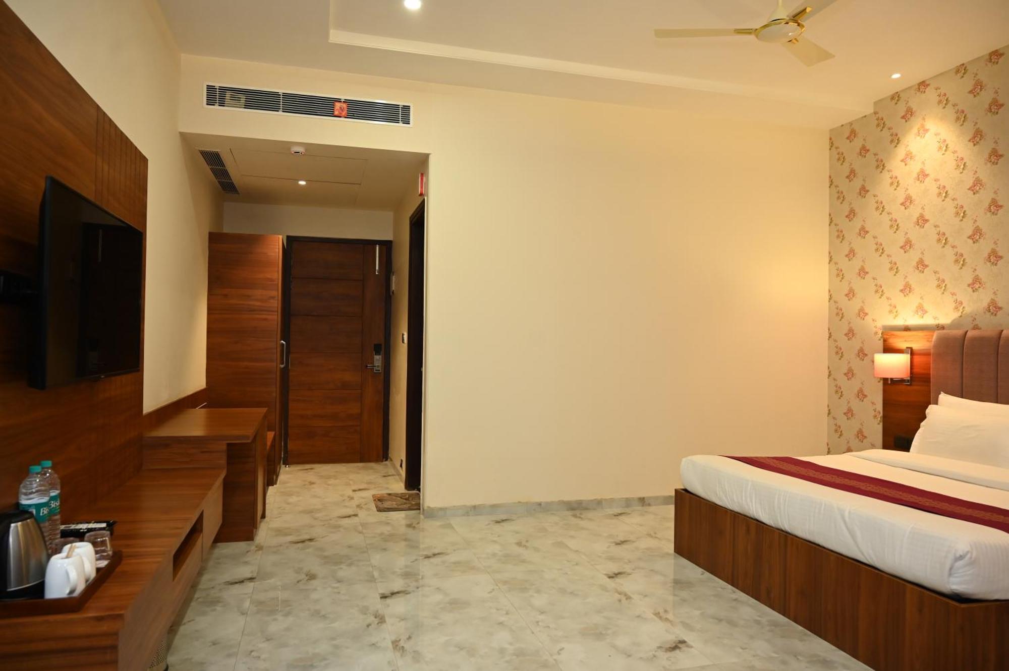 Hotel Shyamleela Khātu Kültér fotó