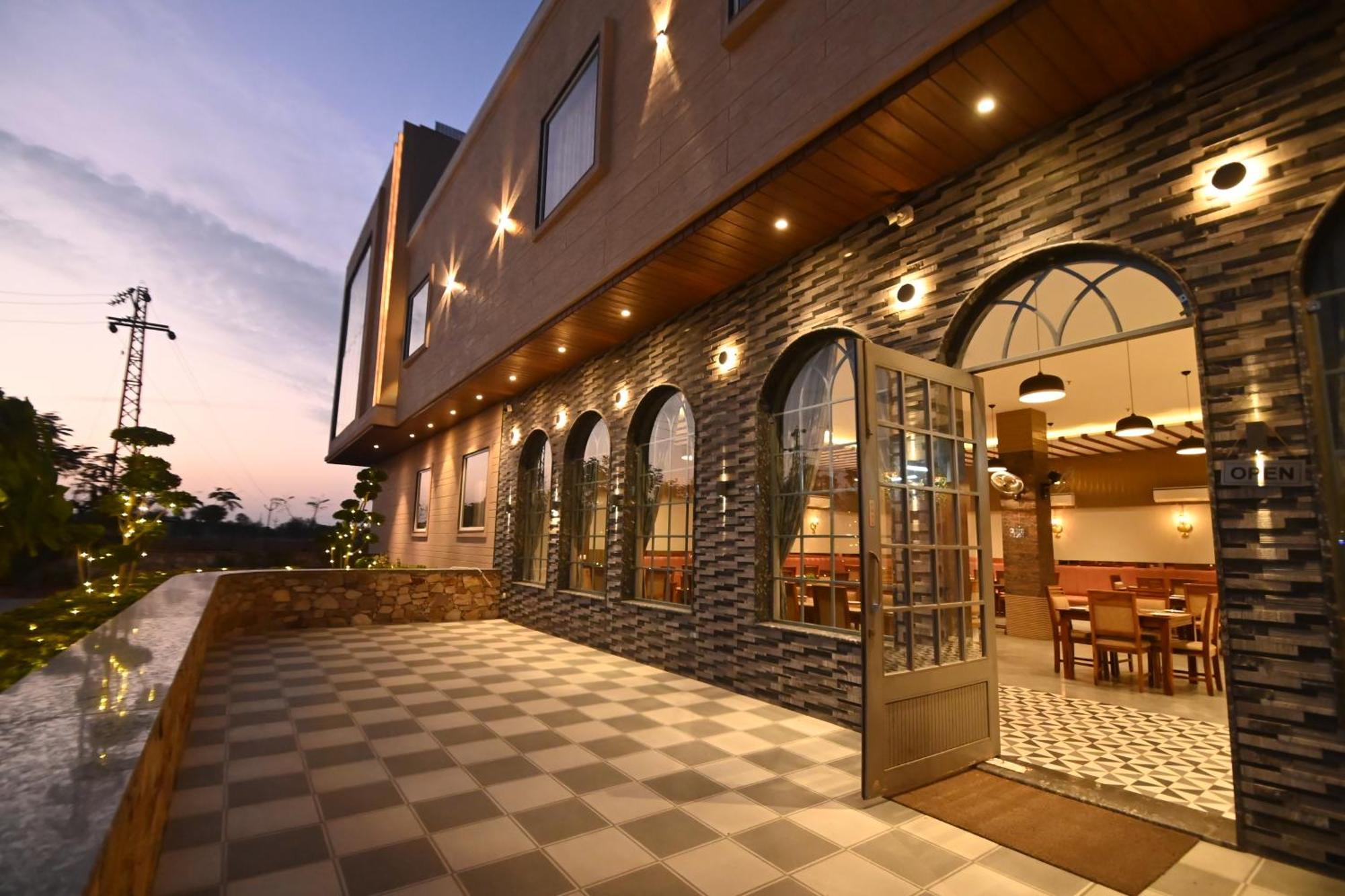 Hotel Shyamleela Khātu Kültér fotó